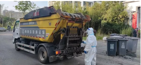 广东医科大学附属医院生活垃圾清运现场